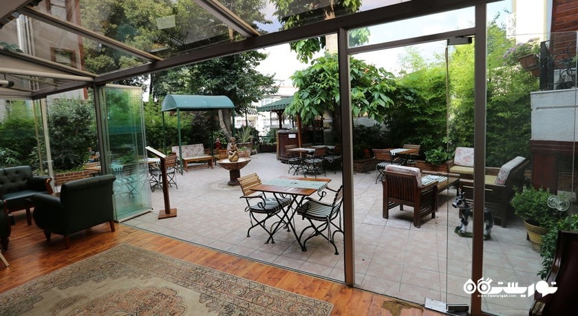 محوطه نشیمن در فضای باز