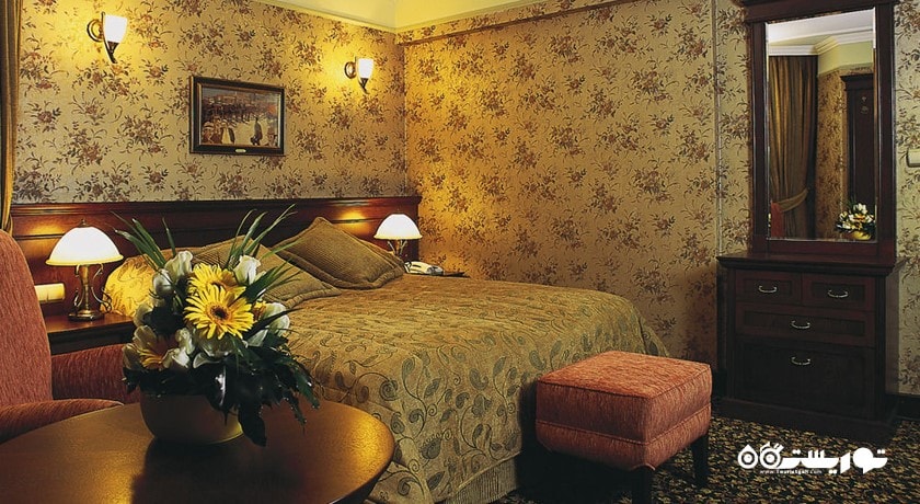 تخت بزرگ اتاق دلوکس دبل