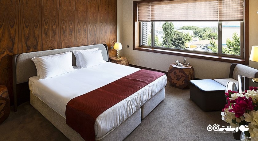 تخت بزرگ اتاق سوپریور