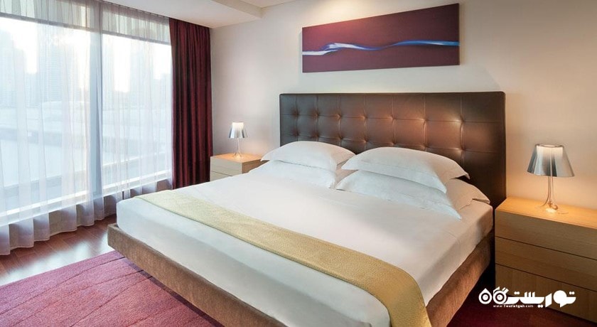 تخت بزرگ آپارتمان دوخوابه سیمپلکس