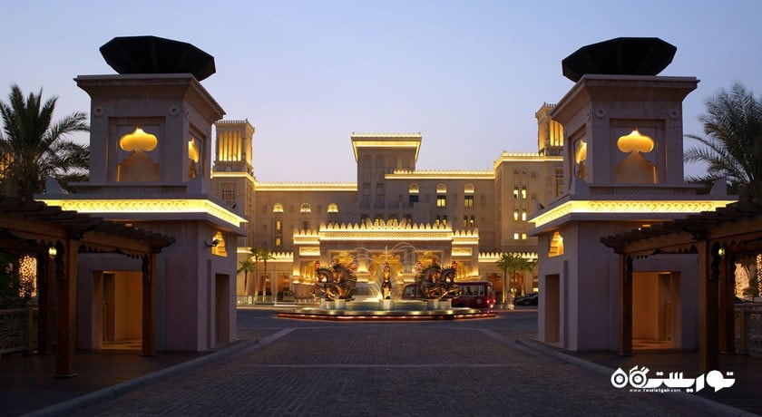 نمای شب ویلاهای جمیرا مالکیا 
