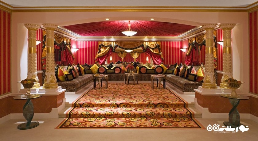 محوطه نشیمن زیبای سوئیت رویال