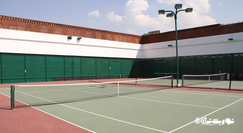 زمین تنیس اختصاصی هتل