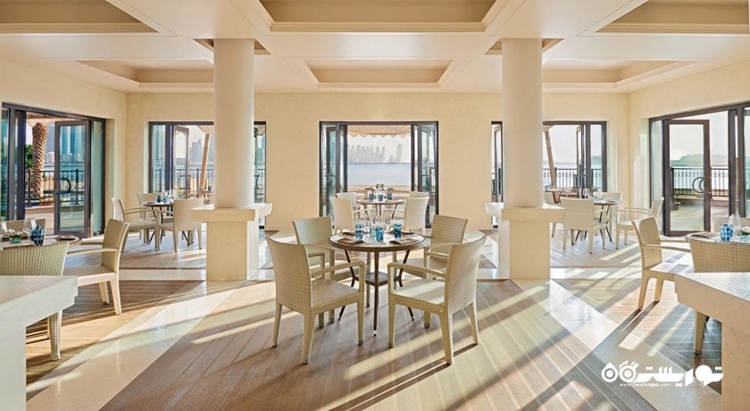 رستوران و لانج سی گریل آن توئنی فایو دیگ ری