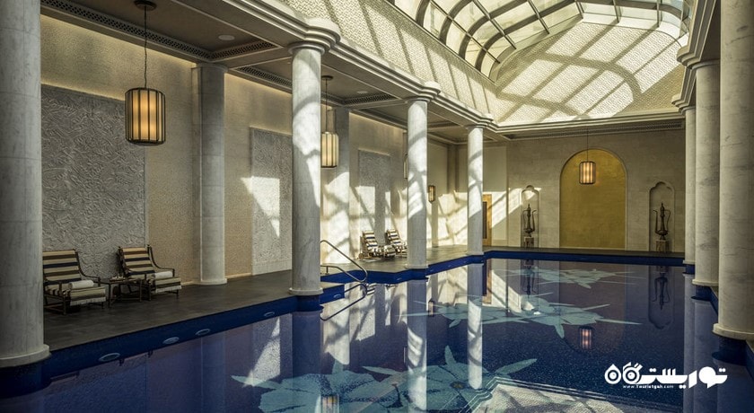 نمایی از استخر سرپوشیده هتل