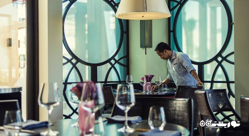 نمای رستوران آسیایی سی اف یو