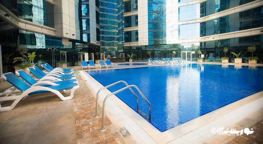 نمای استخر روباز هتل غایا گرند