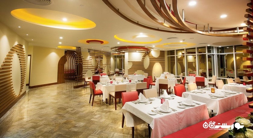 نمای رستوران بین المللی رد دایموند