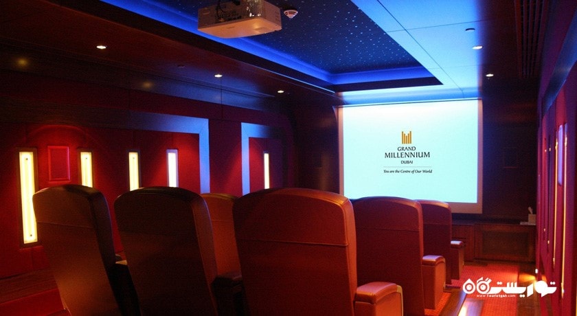 نمایی از سالن سینمای هتل