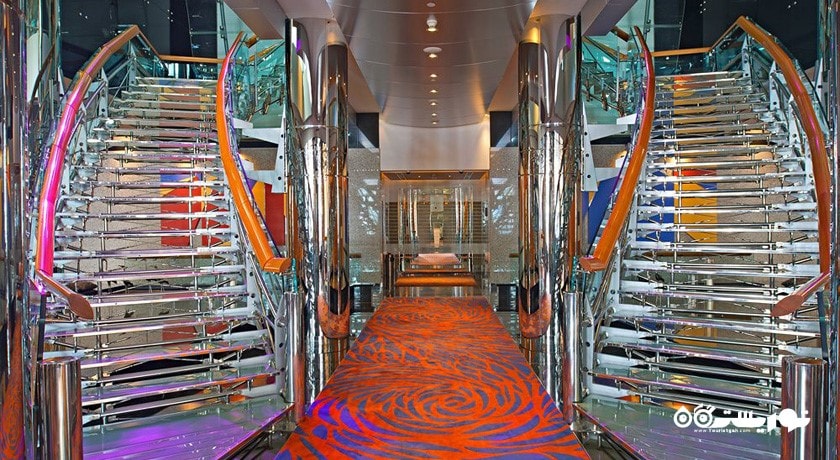 راه پله زیبای کریستالی هتل