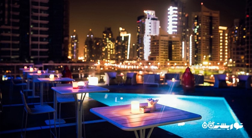 نشیمن کنار استخر اوربان لانج