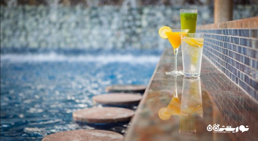 نمای اینفینیتی پول بار