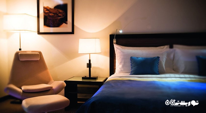 نمای تخت بزرگ اتاق دلوکس