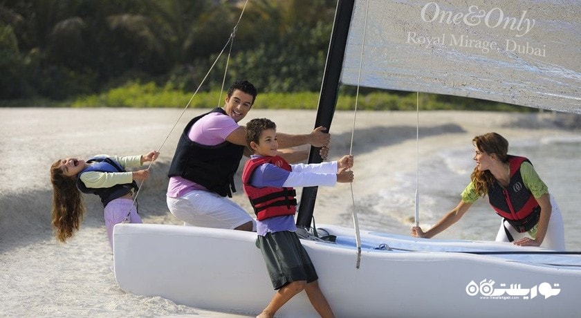 قایق سواری در ساحل اختصاصی هتل