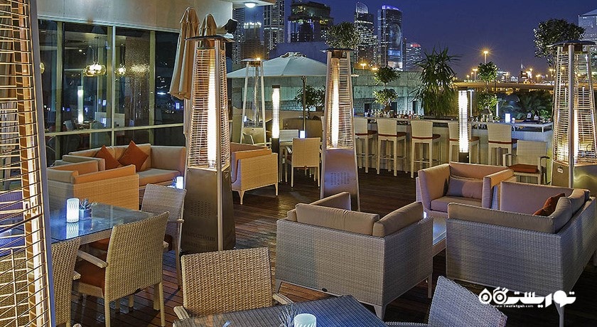 محوطه فضای باز بار لاوو