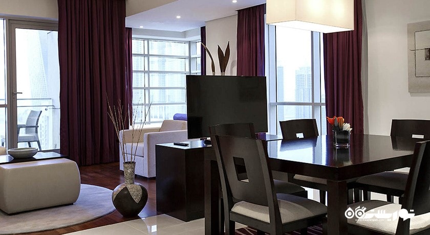 محوطه نشیمن سوئیت سه خوابه