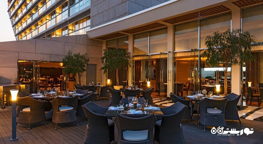 محوطه فضای باز رستوران کریک ساید