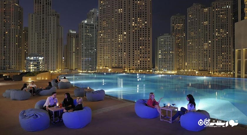 نمای رستوران کنار استخر شیدز