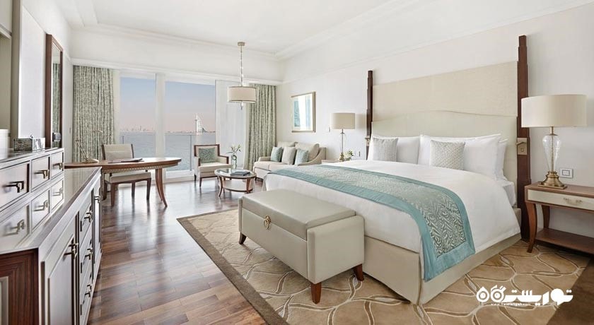 نمای تخت بزرگ اتاق پرمیر