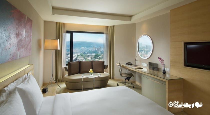 نمای تخت بزرگ اتاق دلوکس