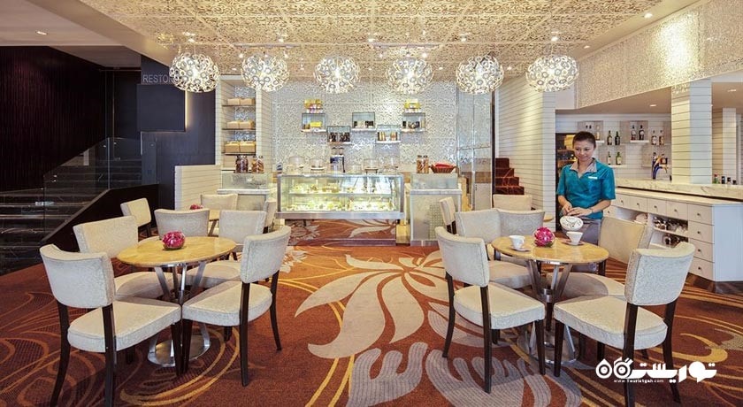 محوطه نشیمن بیسترو هاندرد سیکستی