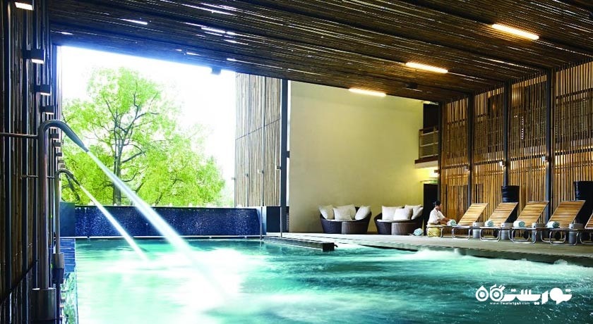 نمایی از استخر سرپوشیده هتل