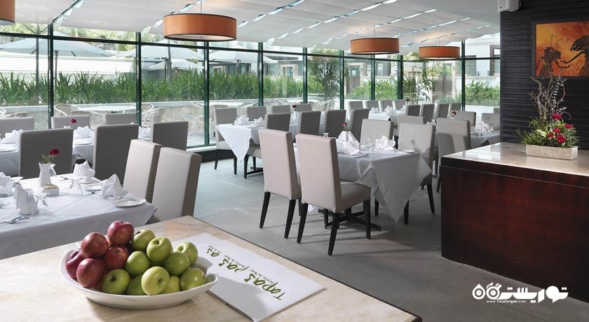 نمایی از بیسترو و بار تاپاس