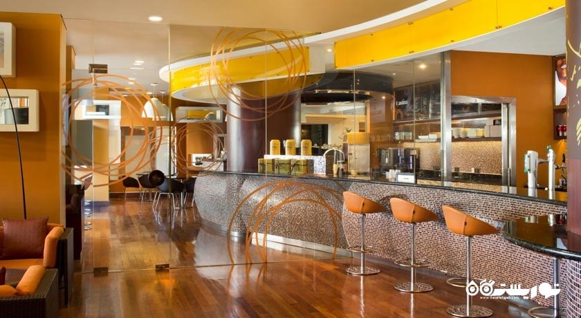 نمایی از بار و کافه توستینا