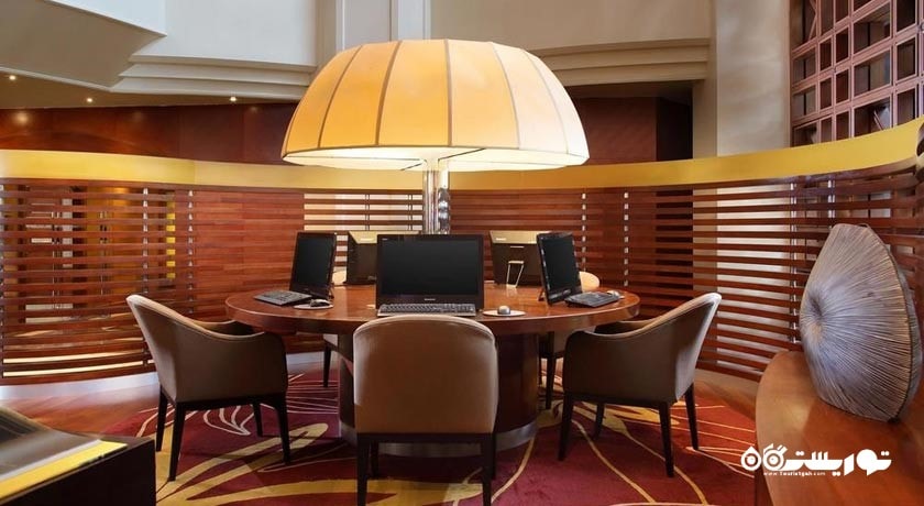 محوطه نشیمن مرکز کسب و کار