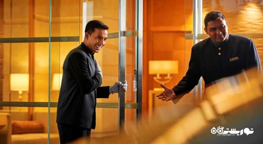 خوش آمد گویی به میهمانان هتل