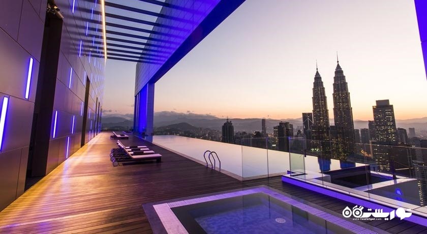 چشم انداز زیبای استخر روباز هتل