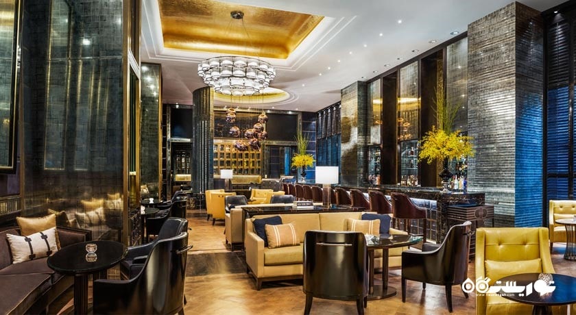 نمایی از بار و دیکانتر دِ آستور