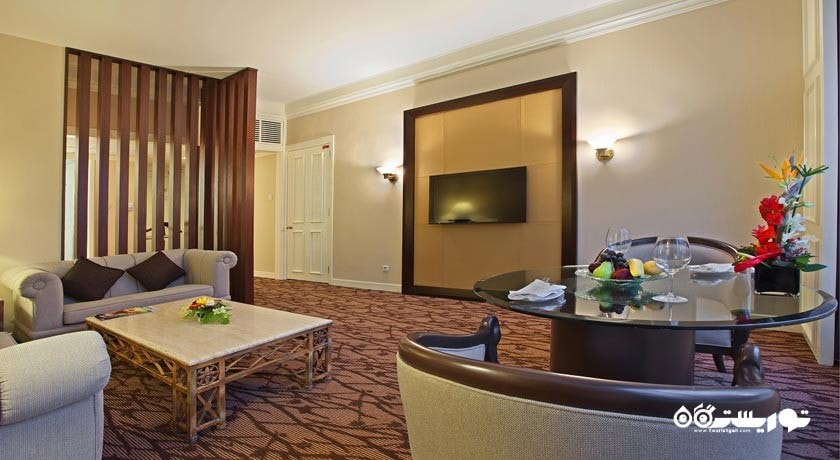 محوطه نشیمن سوئیت کلاب