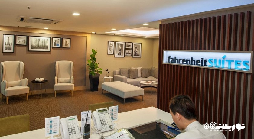 میز پذیرش و محوطه نشیمن لابی 