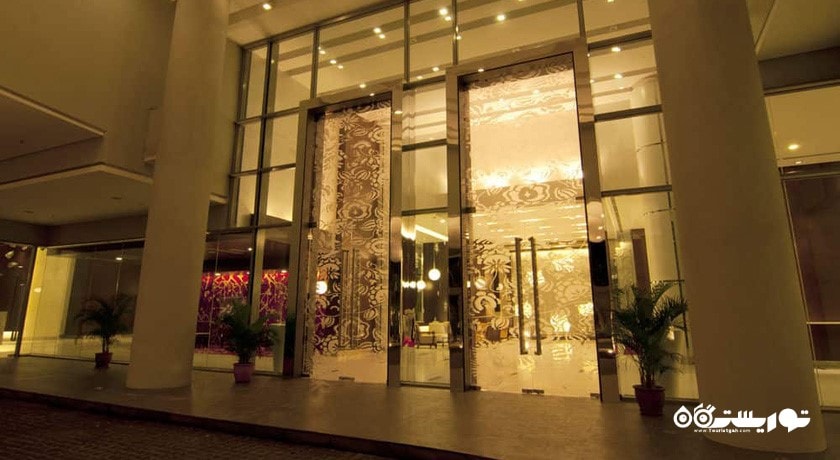 درب ورودی هتل سوئیس گاردن رزیدنس