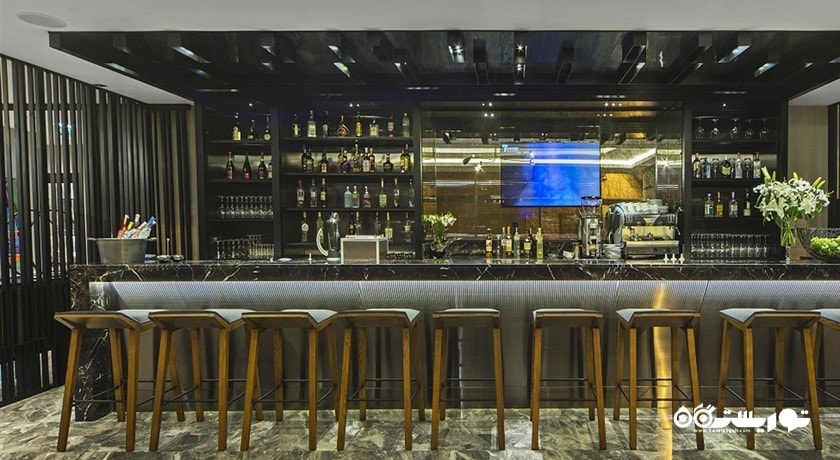 نمایی از رستوارن وبار لایو