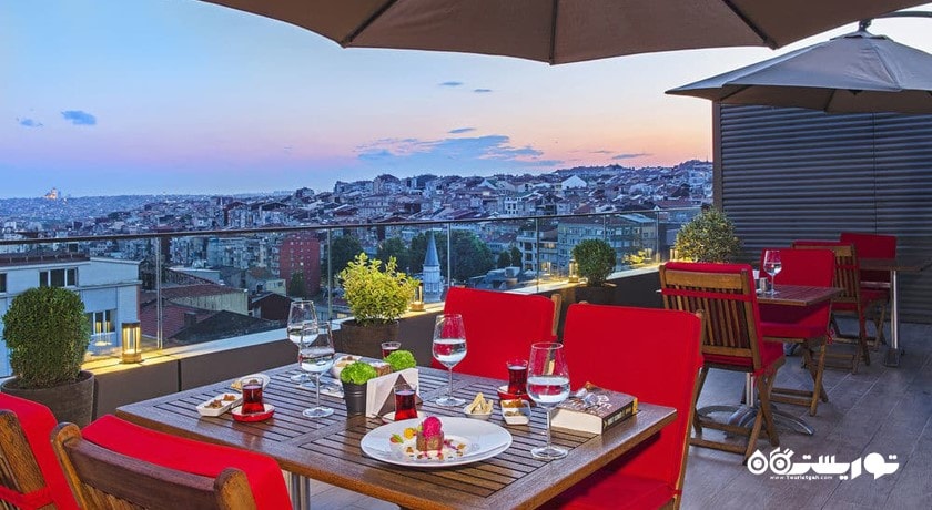 محوطه فضای باز رستوران هتل