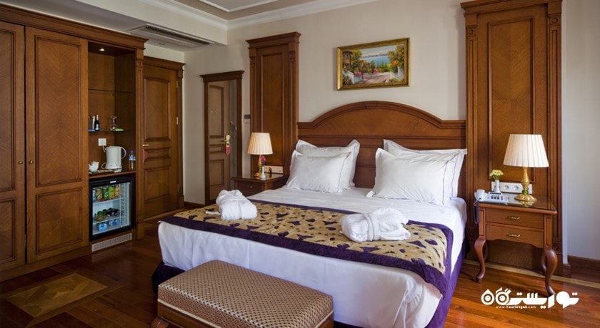 نمای تخت بزرگ اتاق دلوکس