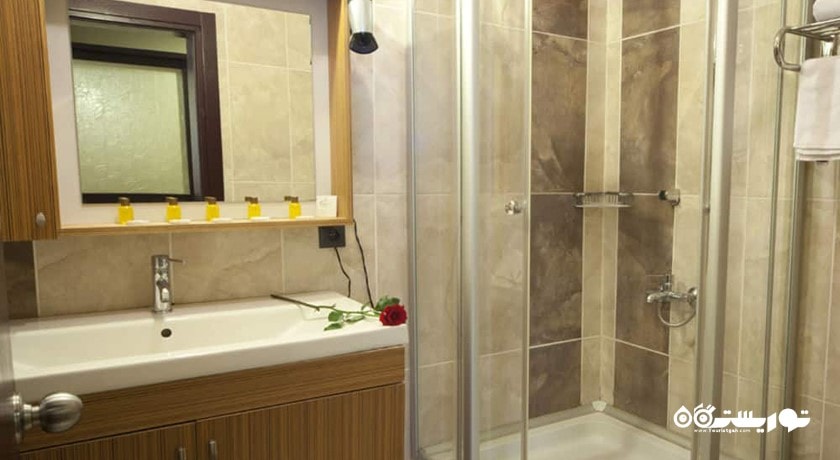 حمام و سرویس بهداشتی اتاق ها