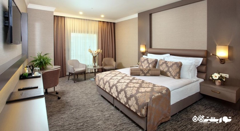 نمای تخت بزرگ اتاق اگزکیوتیو
