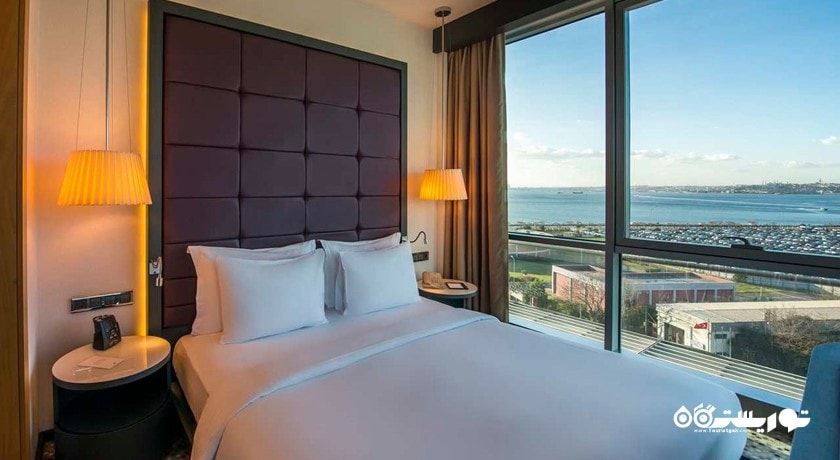 نمای تخت بزرگ اتاق اگزکیوتیو