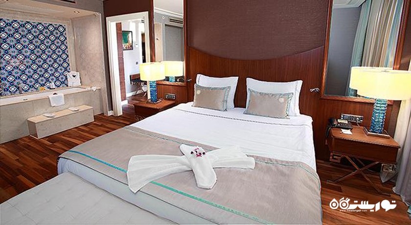 نمای تخت بزرگ سوئیت هتل
