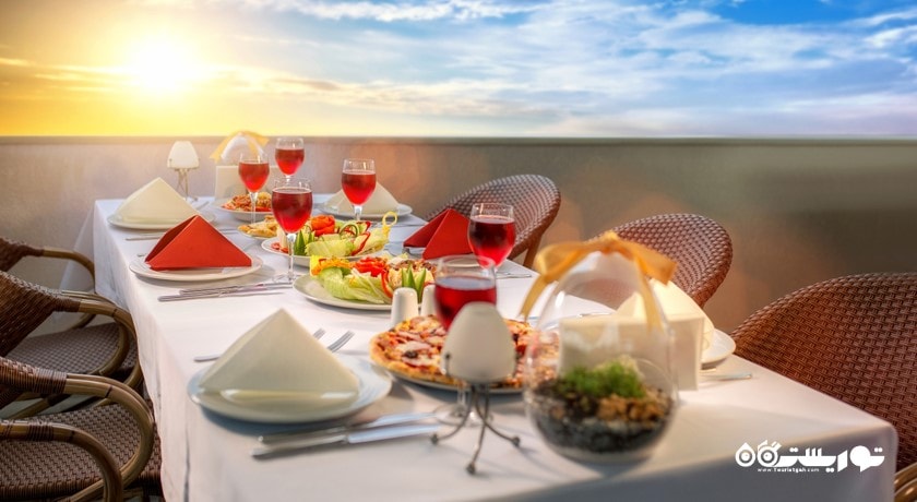 محوطه غذاخوری در فضای باز