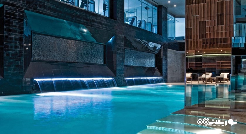استخر سرپوشیده هتل کرون پلازا ایژیا