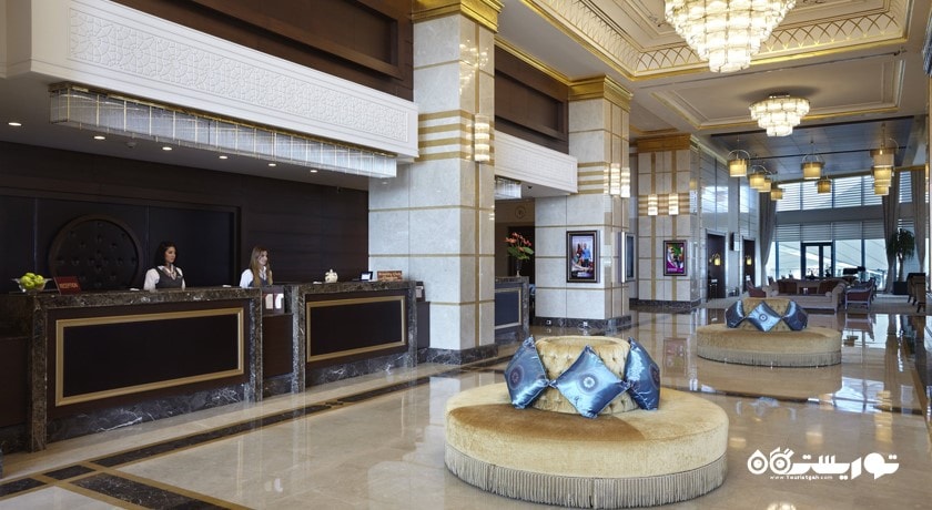 نمای لابی هتل کرون پلازا ایژیا استانبول