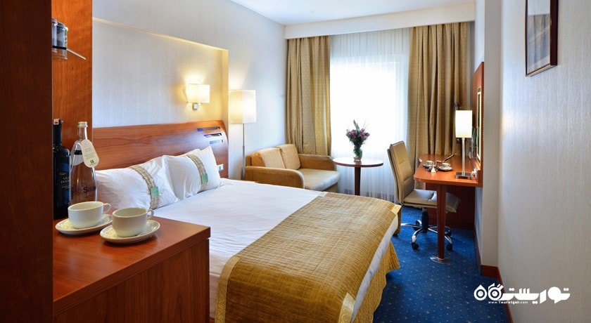 نمای تخت بزرگ اتاق سوپریور