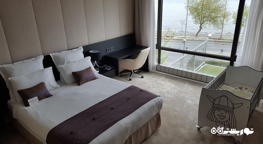 نمای تخت بزرگ اتاق کلاسیک