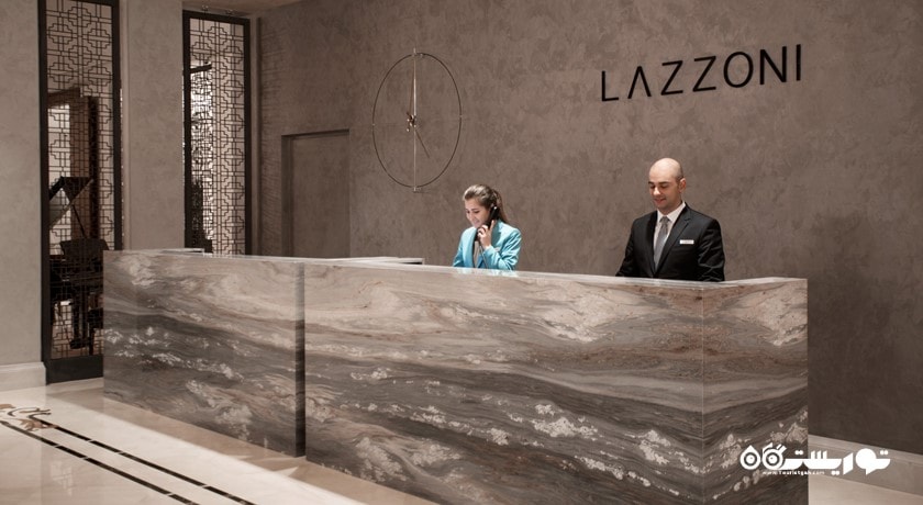 میز پذیرش هتل لازونی