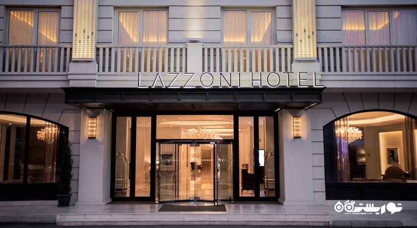درب ورودی هتل لازونی