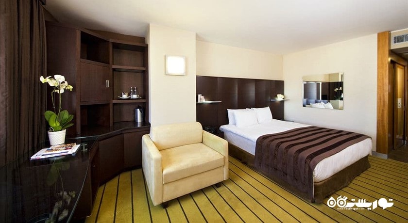 نمای تخت بزرگ اتاق دلوکس